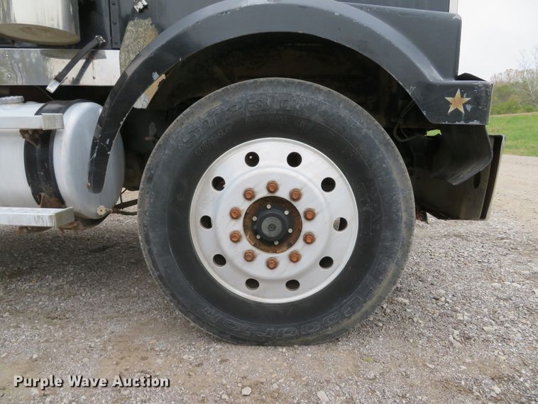 image for item DH1670 1993 Western Star 4964F dump truck