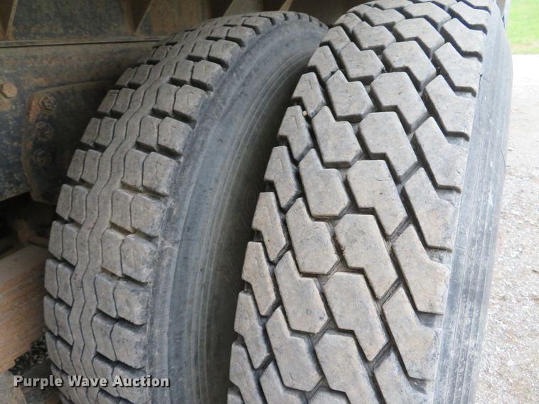 image for item DH1670 1993 Western Star 4964F dump truck