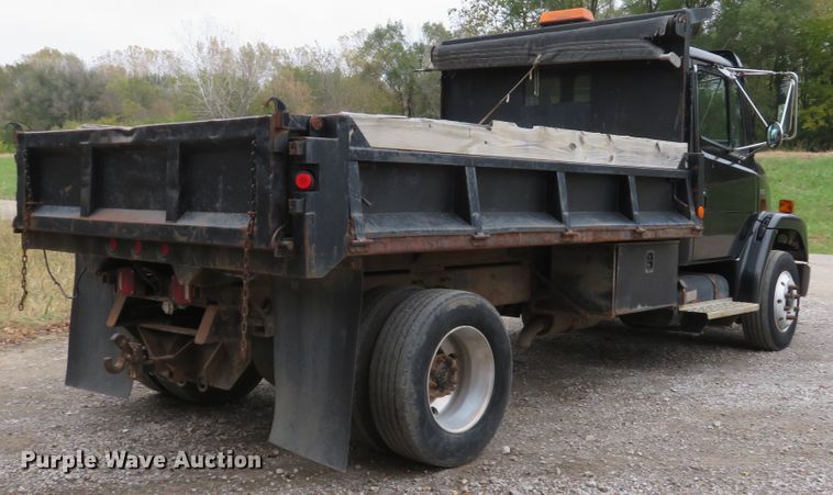 image for item DH1671 2000 Freightliner FL60 dump truck