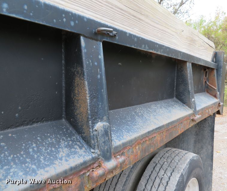 image for item DH1671 2000 Freightliner FL60 dump truck