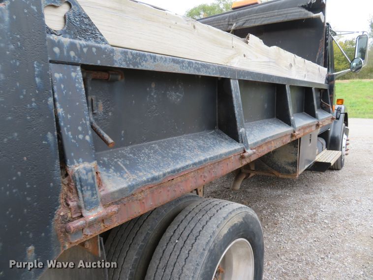 image for item DH1671 2000 Freightliner FL60 dump truck