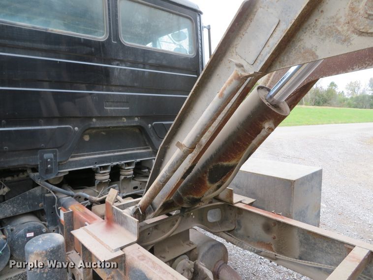 image for item DH1671 2000 Freightliner FL60 dump truck