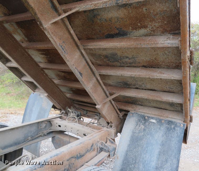 image for item DH1671 2000 Freightliner FL60 dump truck