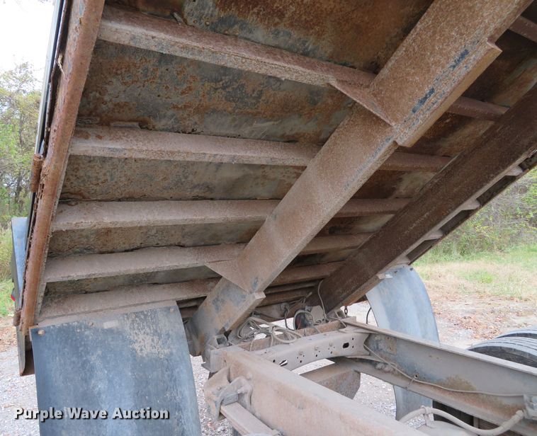 image for item DH1671 2000 Freightliner FL60 dump truck