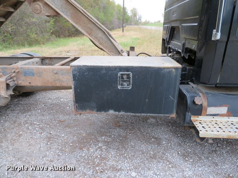 image for item DH1671 2000 Freightliner FL60 dump truck