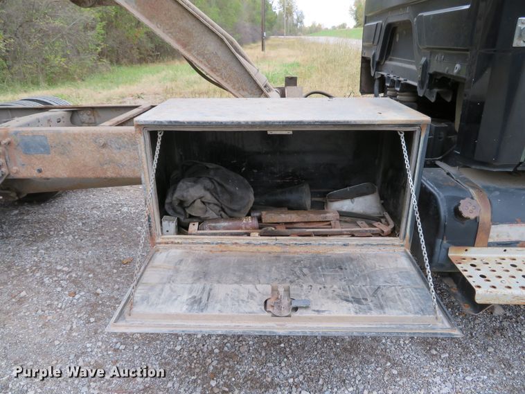 image for item DH1671 2000 Freightliner FL60 dump truck