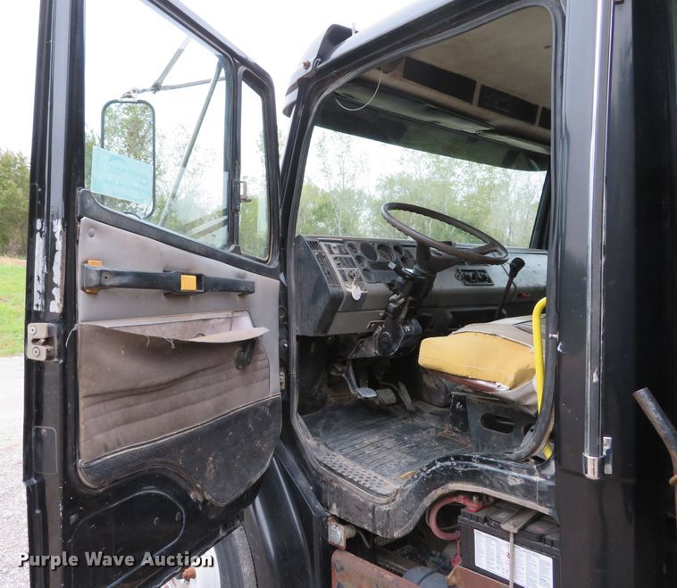 image for item DH1671 2000 Freightliner FL60 dump truck