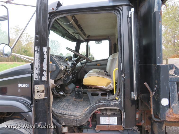 image for item DH1671 2000 Freightliner FL60 dump truck