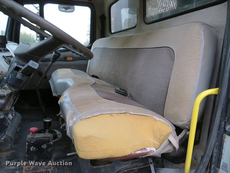 image for item DH1671 2000 Freightliner FL60 dump truck