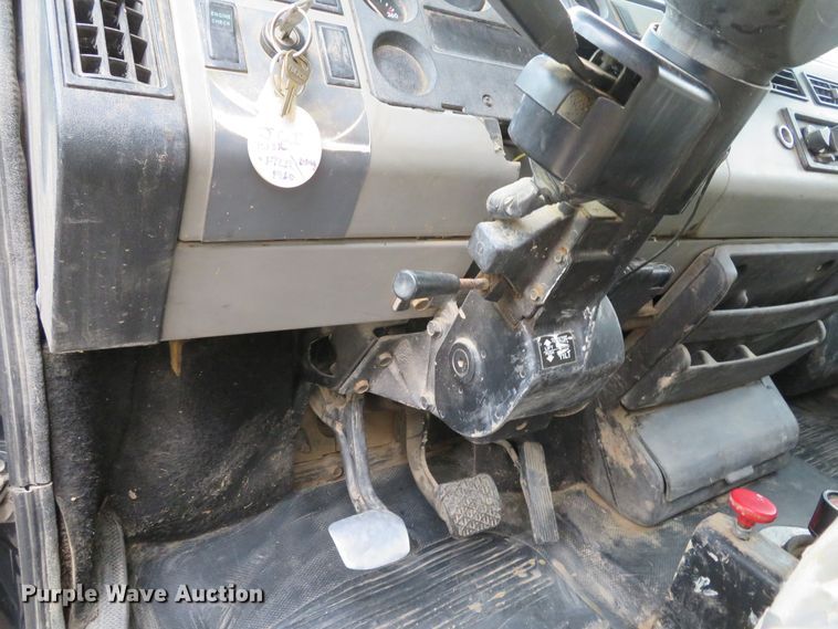 image for item DH1671 2000 Freightliner FL60 dump truck