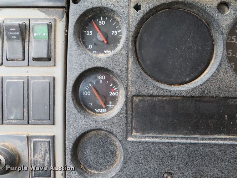 image for item DH1671 2000 Freightliner FL60 dump truck