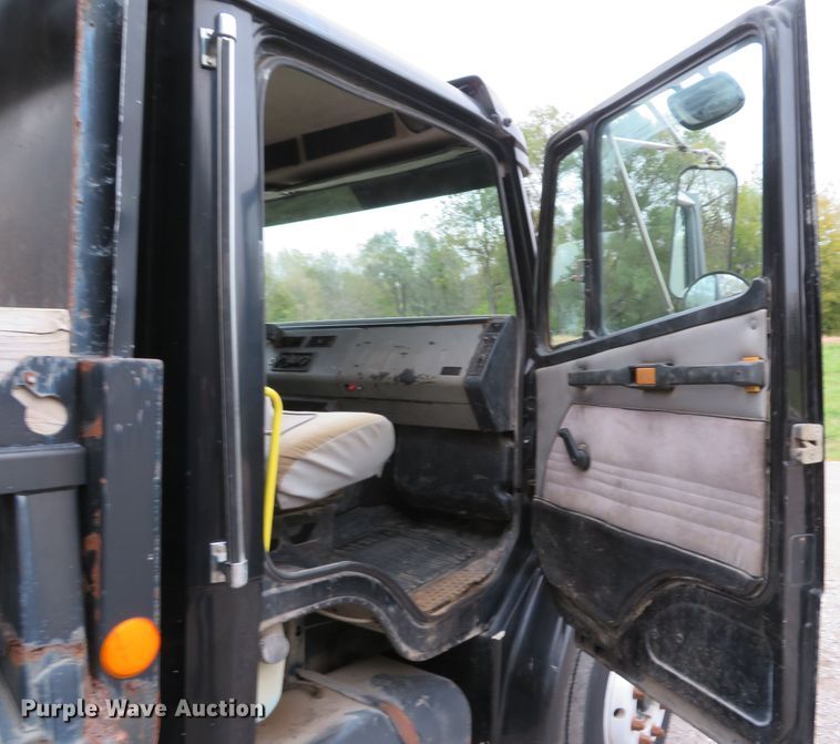 image for item DH1671 2000 Freightliner FL60 dump truck