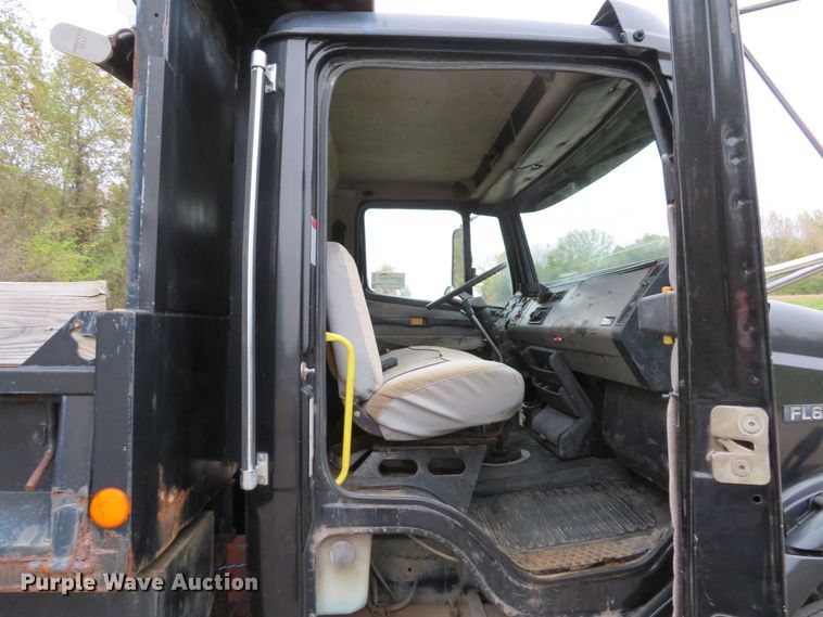 image for item DH1671 2000 Freightliner FL60 dump truck