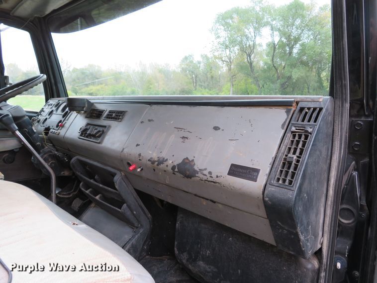 image for item DH1671 2000 Freightliner FL60 dump truck