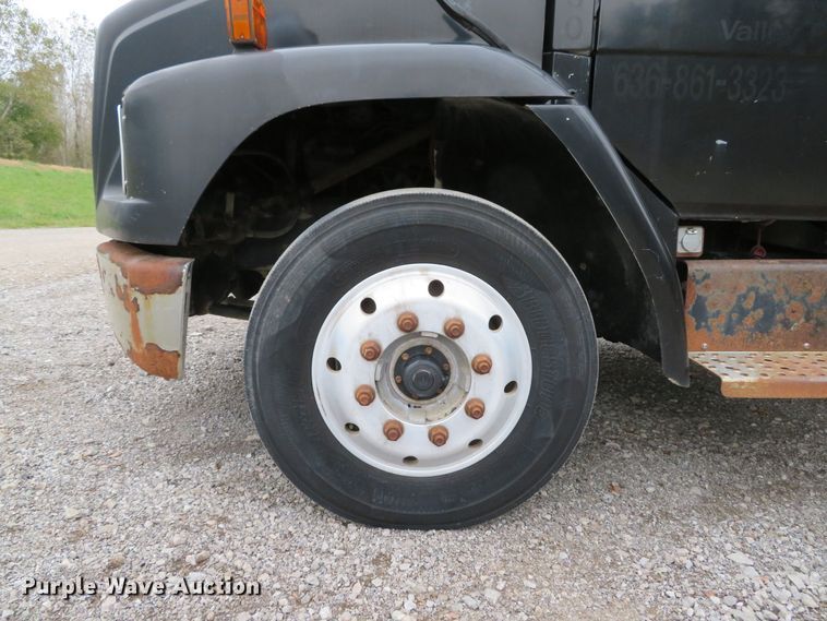 image for item DH1671 2000 Freightliner FL60 dump truck