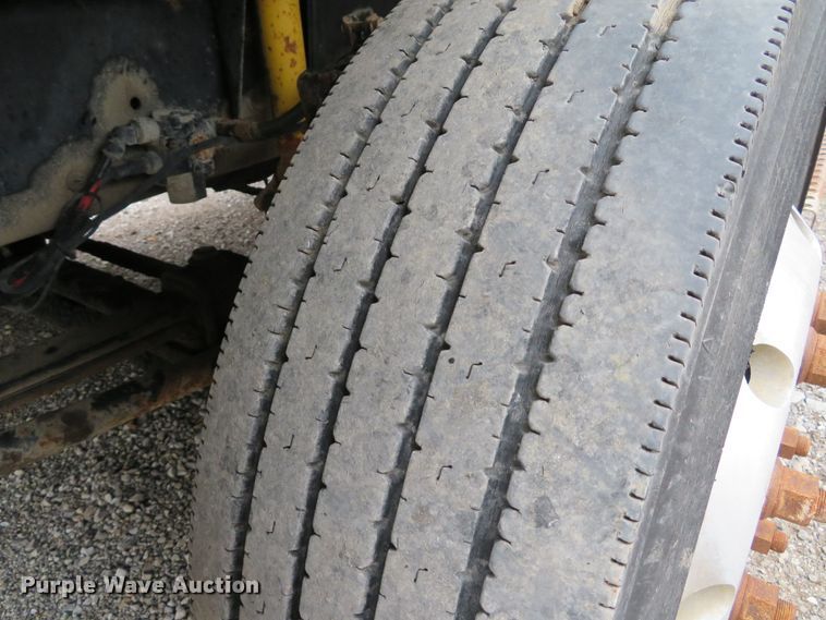 image for item DH1671 2000 Freightliner FL60 dump truck