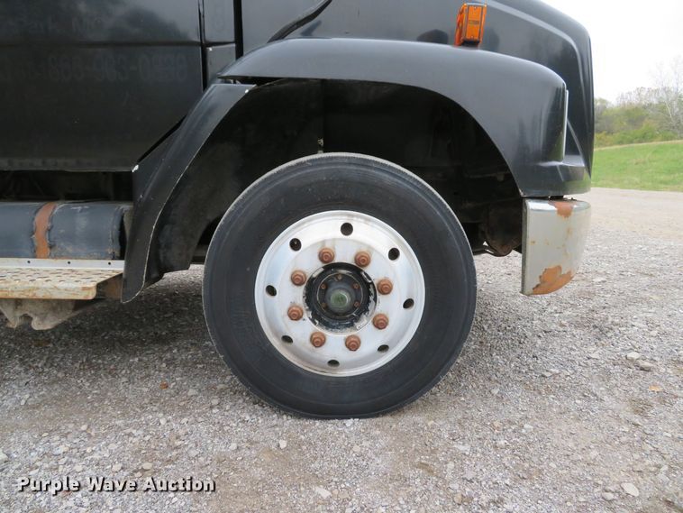 image for item DH1671 2000 Freightliner FL60 dump truck