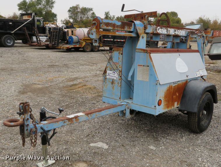 image for item DH1673 2005 Genie TML-4000N light plant