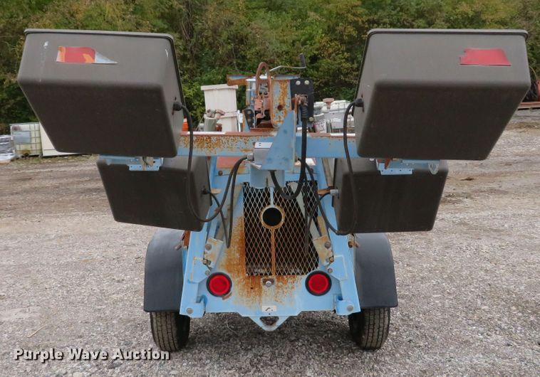 image for item DH1673 2005 Genie TML-4000N light plant