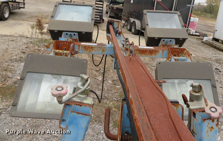 image for item DH1673 2005 Genie TML-4000N light plant