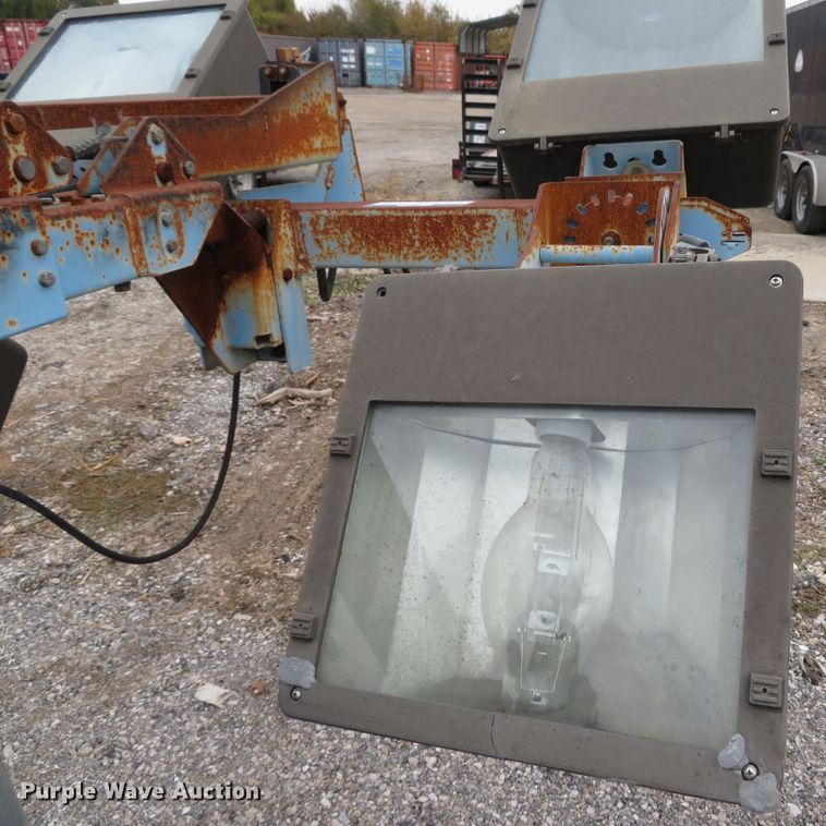 image for item DH1673 2005 Genie TML-4000N light plant