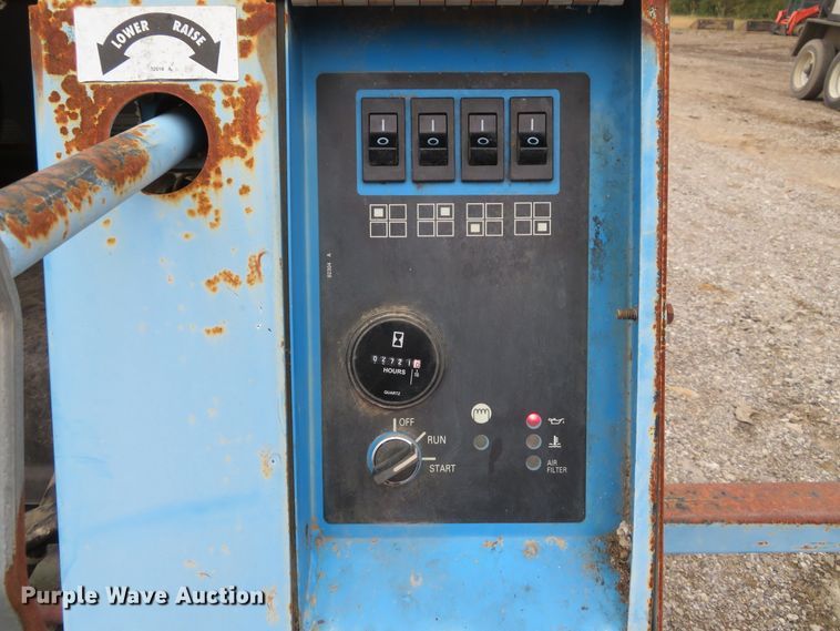 image for item DH1673 2005 Genie TML-4000N light plant