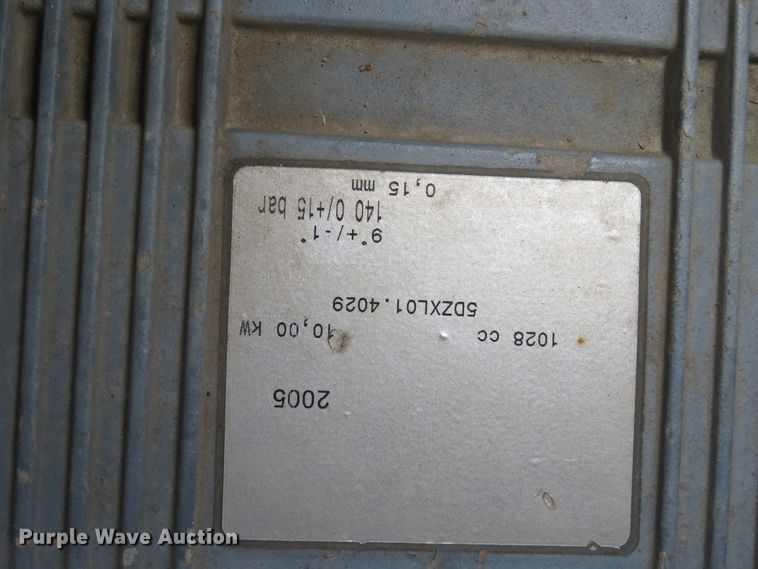 image for item DH1673 2005 Genie TML-4000N light plant