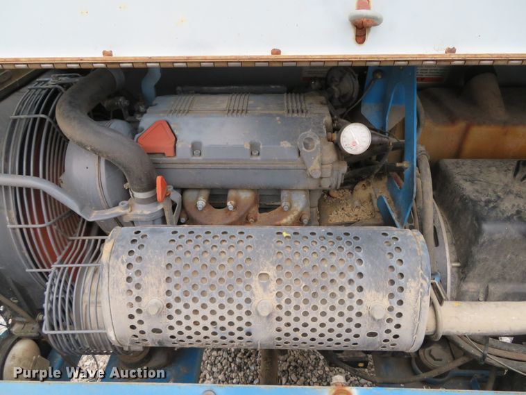 image for item DH1673 2005 Genie TML-4000N light plant