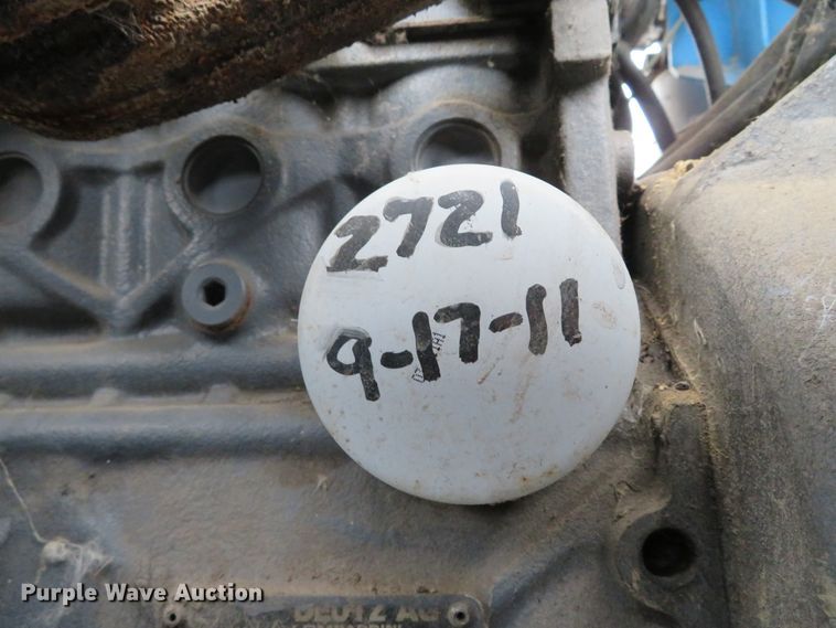 image for item DH1673 2005 Genie TML-4000N light plant