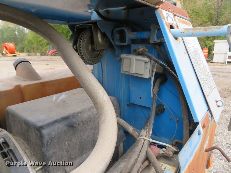 image for item DH1673 2005 Genie TML-4000N light plant