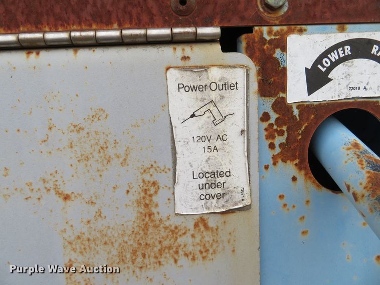 image for item DH1673 2005 Genie TML-4000N light plant