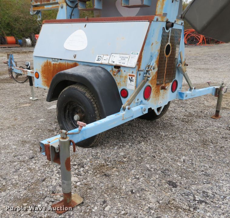 image for item DH1673 2005 Genie TML-4000N light plant