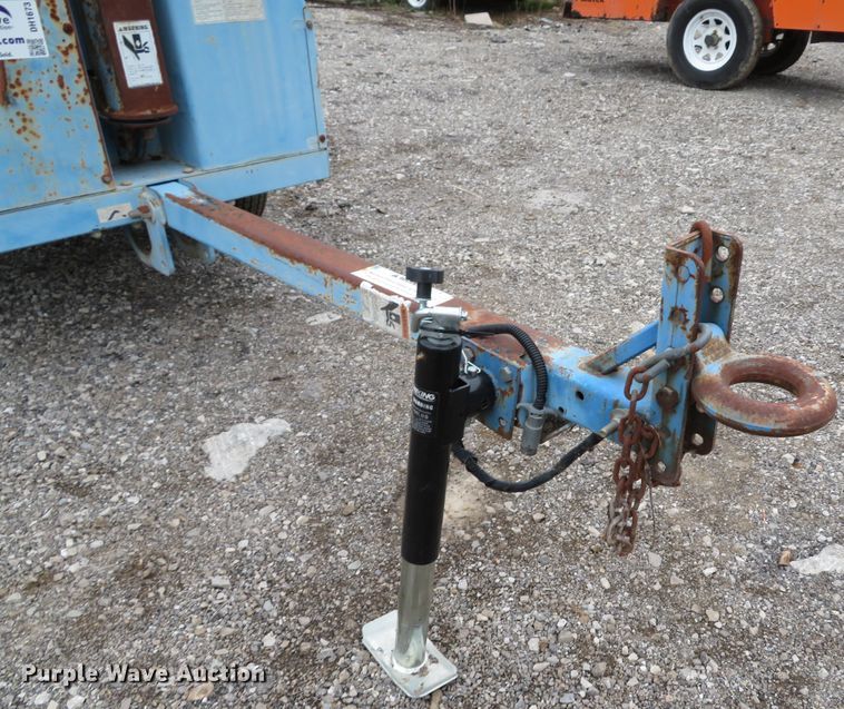 image for item DH1673 2005 Genie TML-4000N light plant