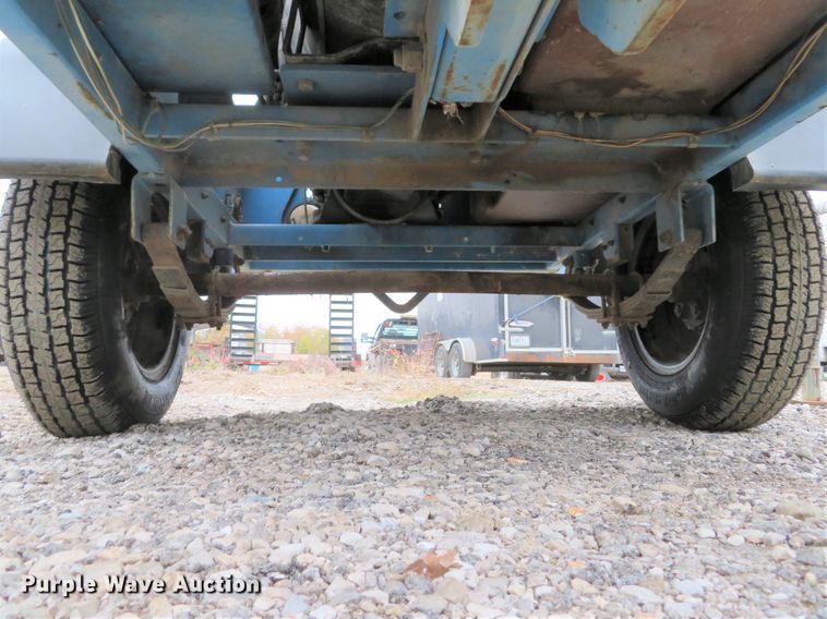 image for item DH1673 2005 Genie TML-4000N light plant