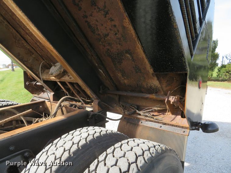 image for item DH1685 2003 Sterling LT9500 dump truck