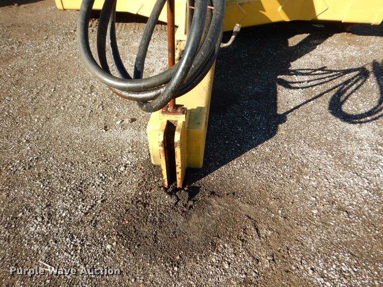 image for item DH2217 2007 Reynolds 18CMX12.5 scraper