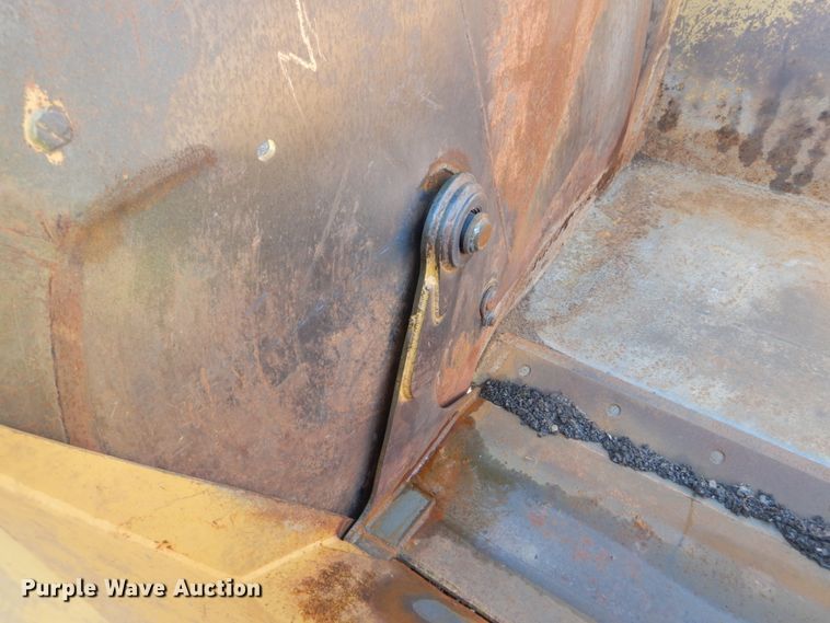 image for item DH2217 2007 Reynolds 18CMX12.5 scraper