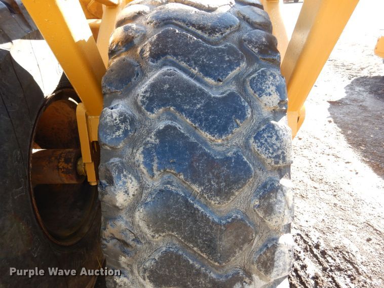 image for item DH2217 2007 Reynolds 18CMX12.5 scraper