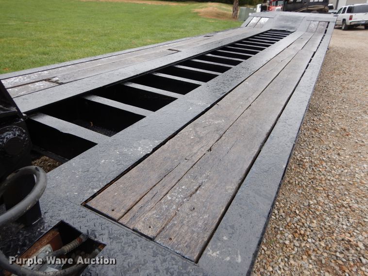 image for item DH2669 1988 Eager Beaver 35GHG lowboy equipment trailer