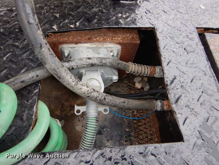 image for item DH2669 1988 Eager Beaver 35GHG lowboy equipment trailer