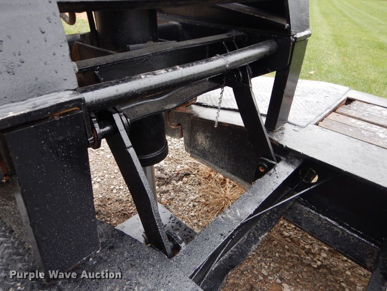 image for item DH2669 1988 Eager Beaver 35GHG lowboy equipment trailer