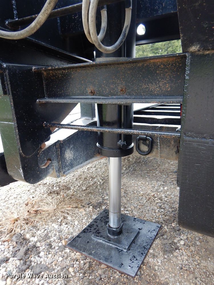 image for item DH2669 1988 Eager Beaver 35GHG lowboy equipment trailer