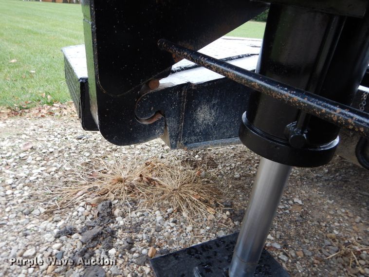 image for item DH2669 1988 Eager Beaver 35GHG lowboy equipment trailer