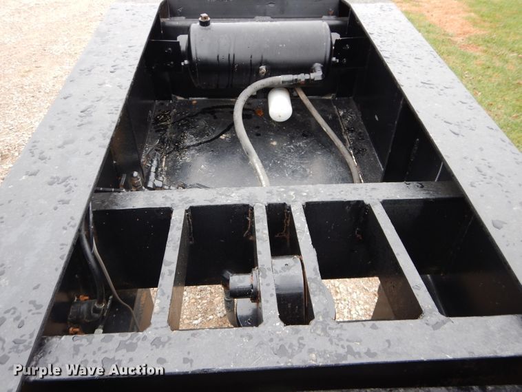 image for item DH2669 1988 Eager Beaver 35GHG lowboy equipment trailer