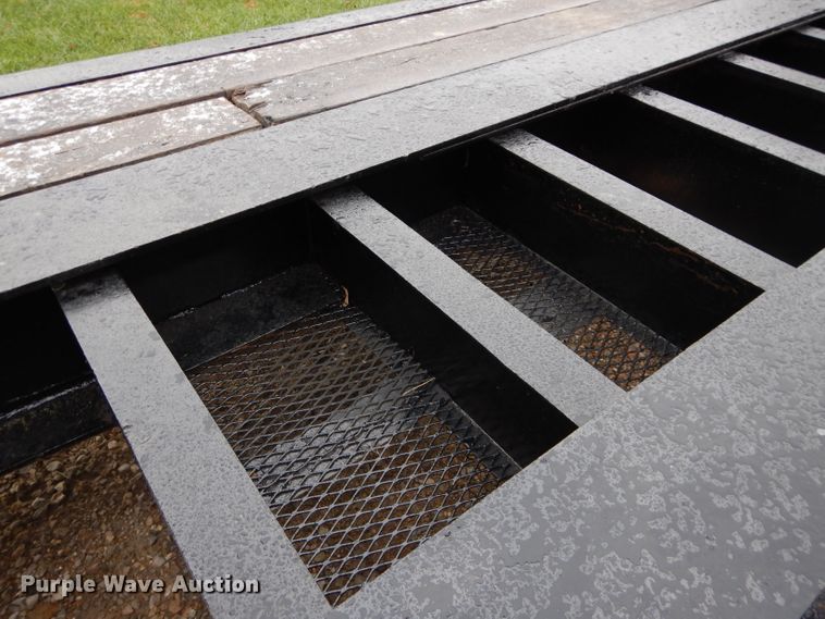 image for item DH2669 1988 Eager Beaver 35GHG lowboy equipment trailer