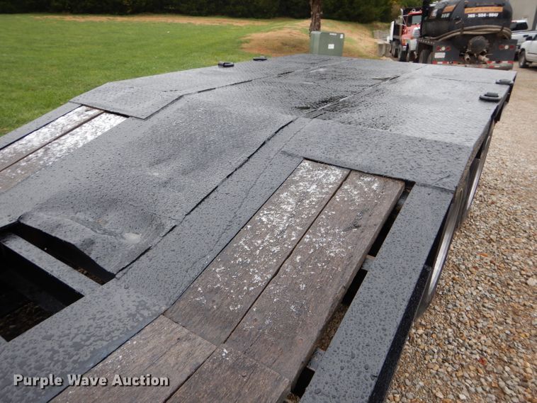 image for item DH2669 1988 Eager Beaver 35GHG lowboy equipment trailer