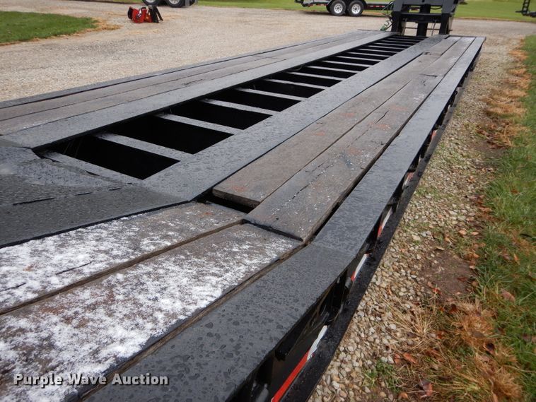 image for item DH2669 1988 Eager Beaver 35GHG lowboy equipment trailer