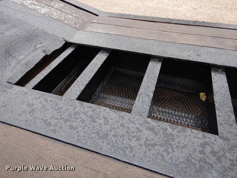 image for item DH2669 1988 Eager Beaver 35GHG lowboy equipment trailer