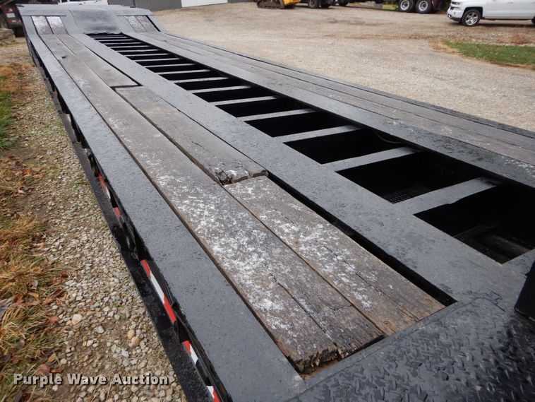 image for item DH2669 1988 Eager Beaver 35GHG lowboy equipment trailer