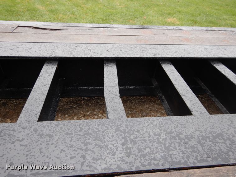 image for item DH2669 1988 Eager Beaver 35GHG lowboy equipment trailer